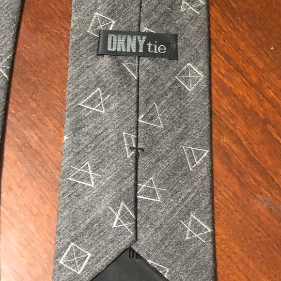 Tie - Picture 2 of 5
